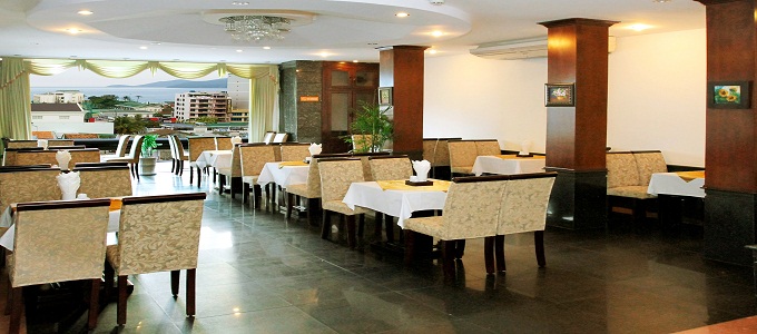 THE SUMMER HOTEL 